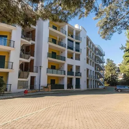 Primavera E Piscina Daire *