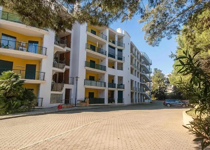 Primavera E Piscina Daire *