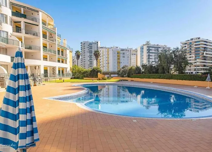 Primavera E Piscina 포티마오