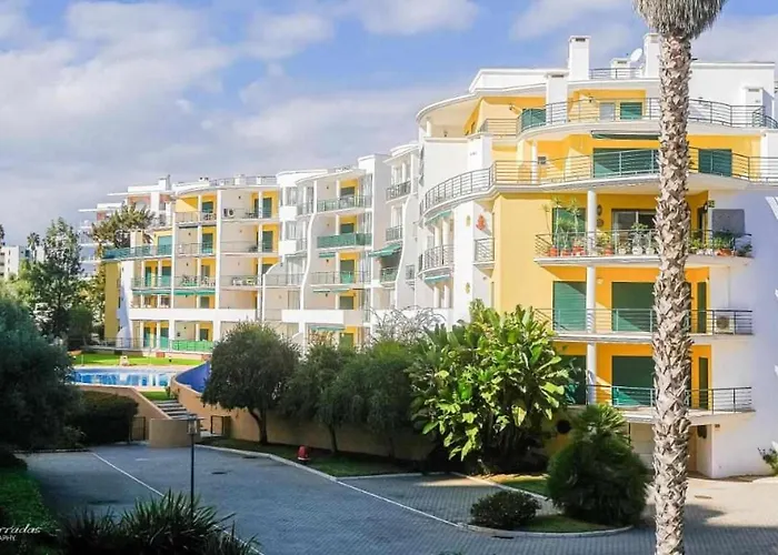 Primavera E Piscina 포티마오