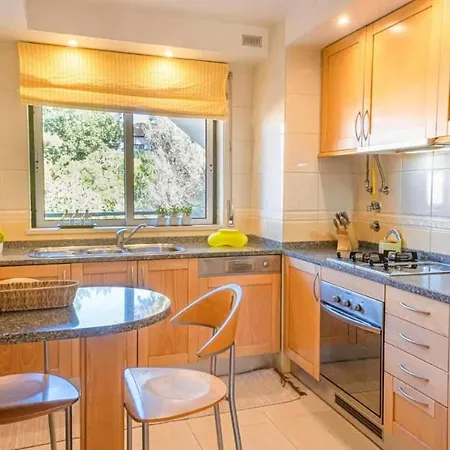 Primavera E Piscina Apartament